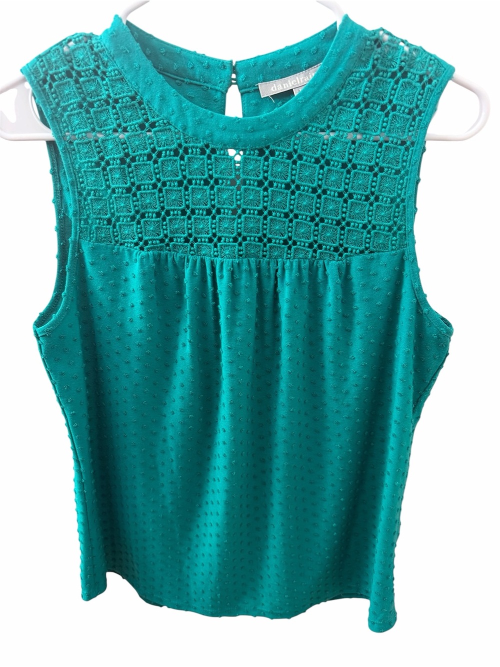 Women’s crocheted and Swiss dot detailed sleeveless blouse! Size Small!